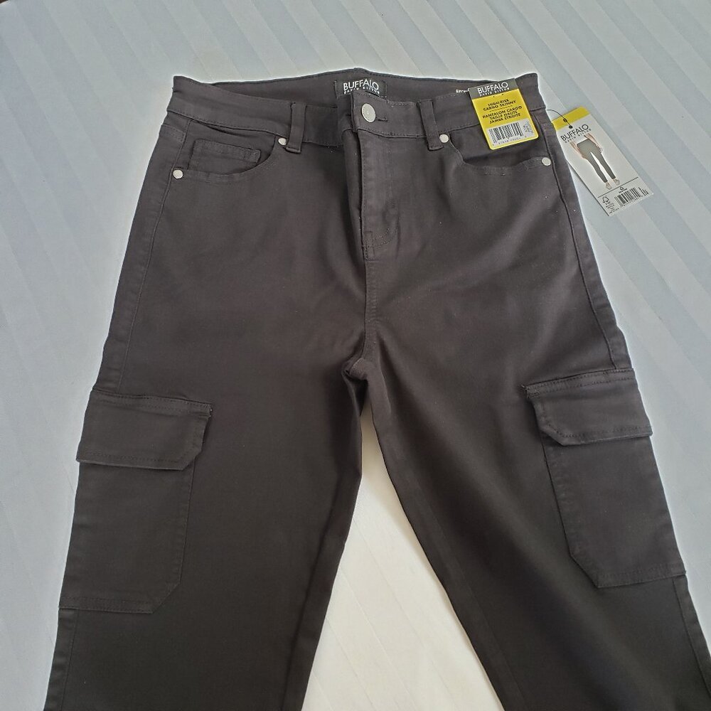 BUFFALO DAVID BITTON Black High-Rise Cargo Capri. 28" waist 27" inseam. Stretchy